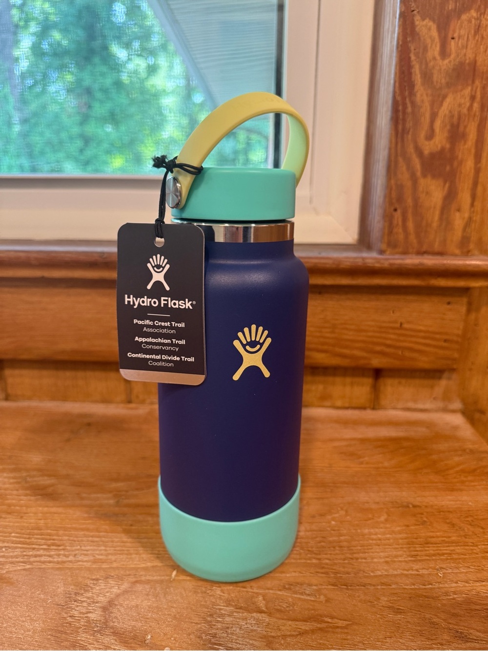 Hydro Flask navy blue + mint green Appalachian Trail Bottle - Picture 2 of 2